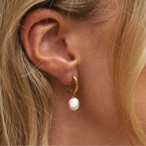 Atolea Hammered Pearl Hoop Earrings - NEW